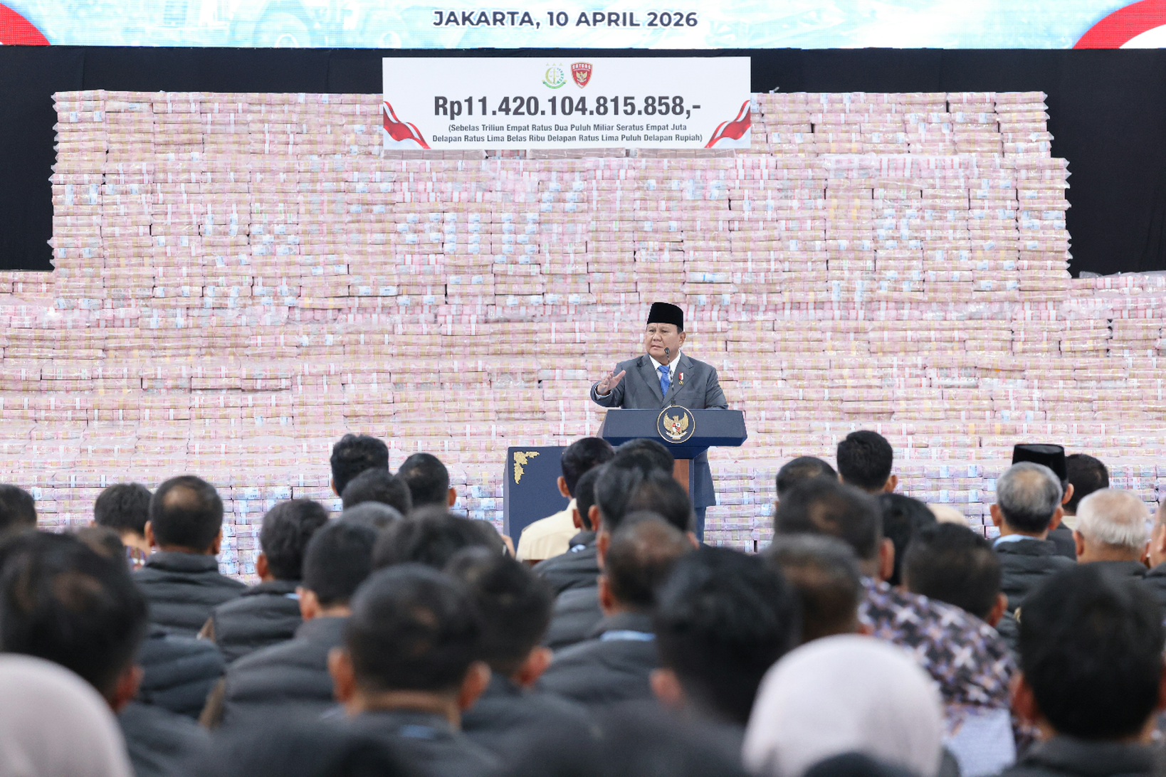 Penyerahan denda administratif dan penguasaan kembali kawasan hutan tahap VI di Kompleks Kejaksaan Agung (SinPo.id/Bakom RI)