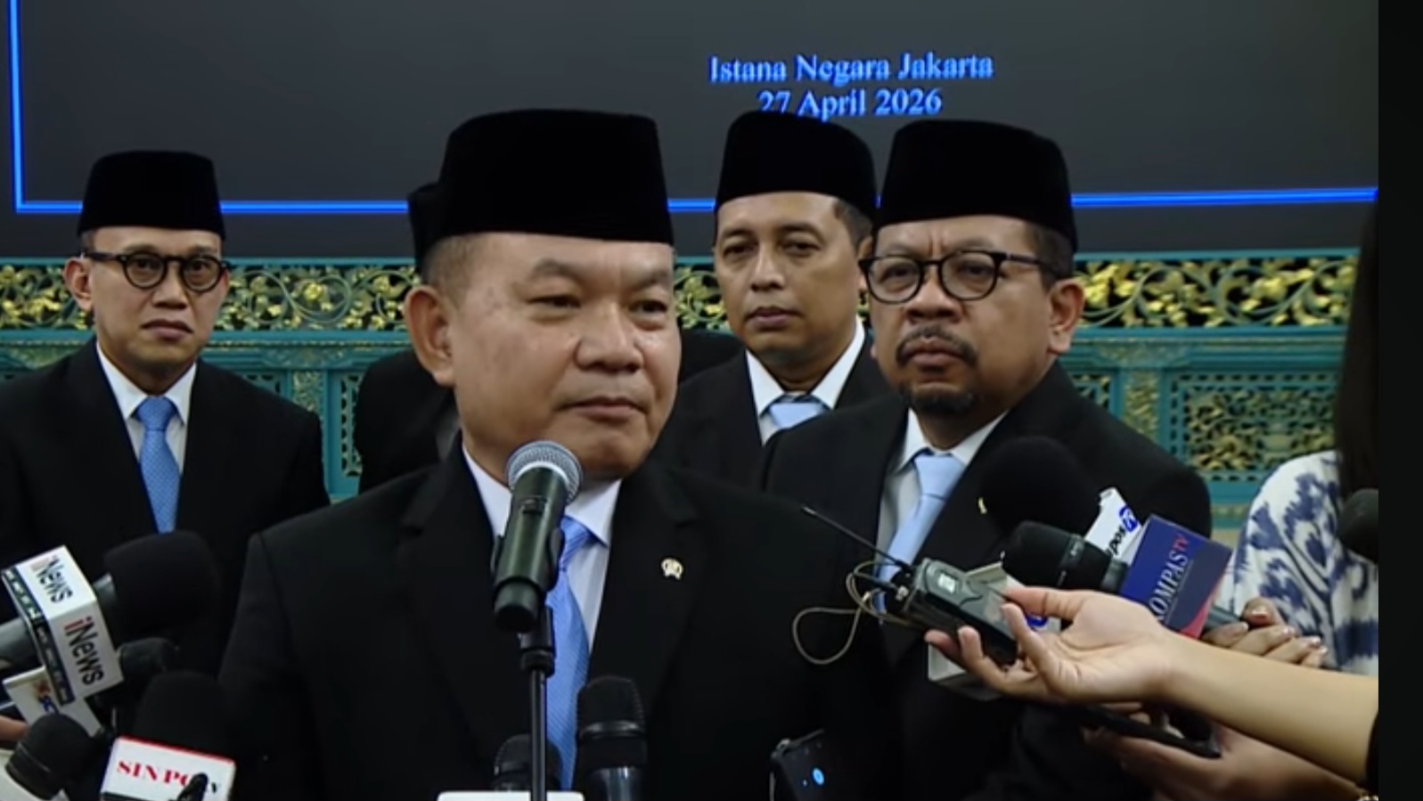 Kepala KSP Dudung Abdurrachman bersama Kepala Bakom RI Muhammad Qodari (SinPo.id/YouTube Setpres)