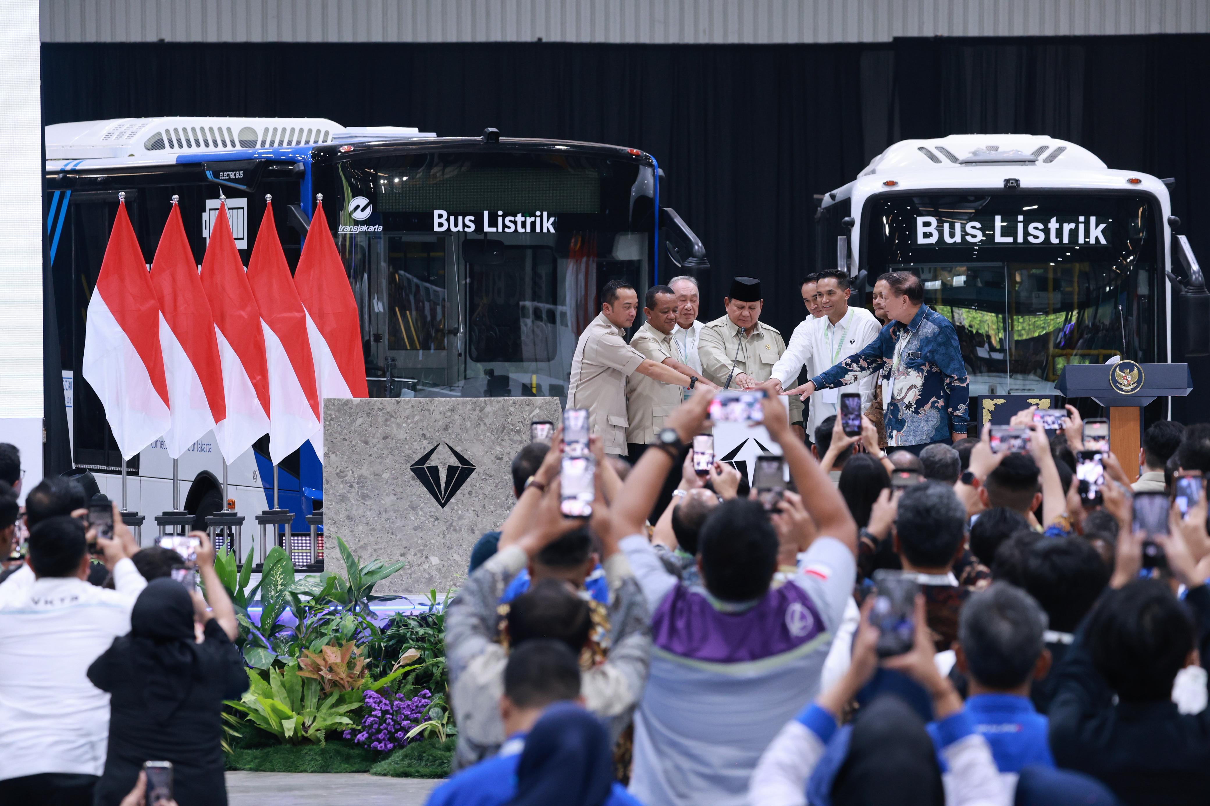 Presiden Prabowo Targetkan Indonesia Produksi Mobil Sedan Listrik pada 2028 (SinPo.id/Bakom RI)