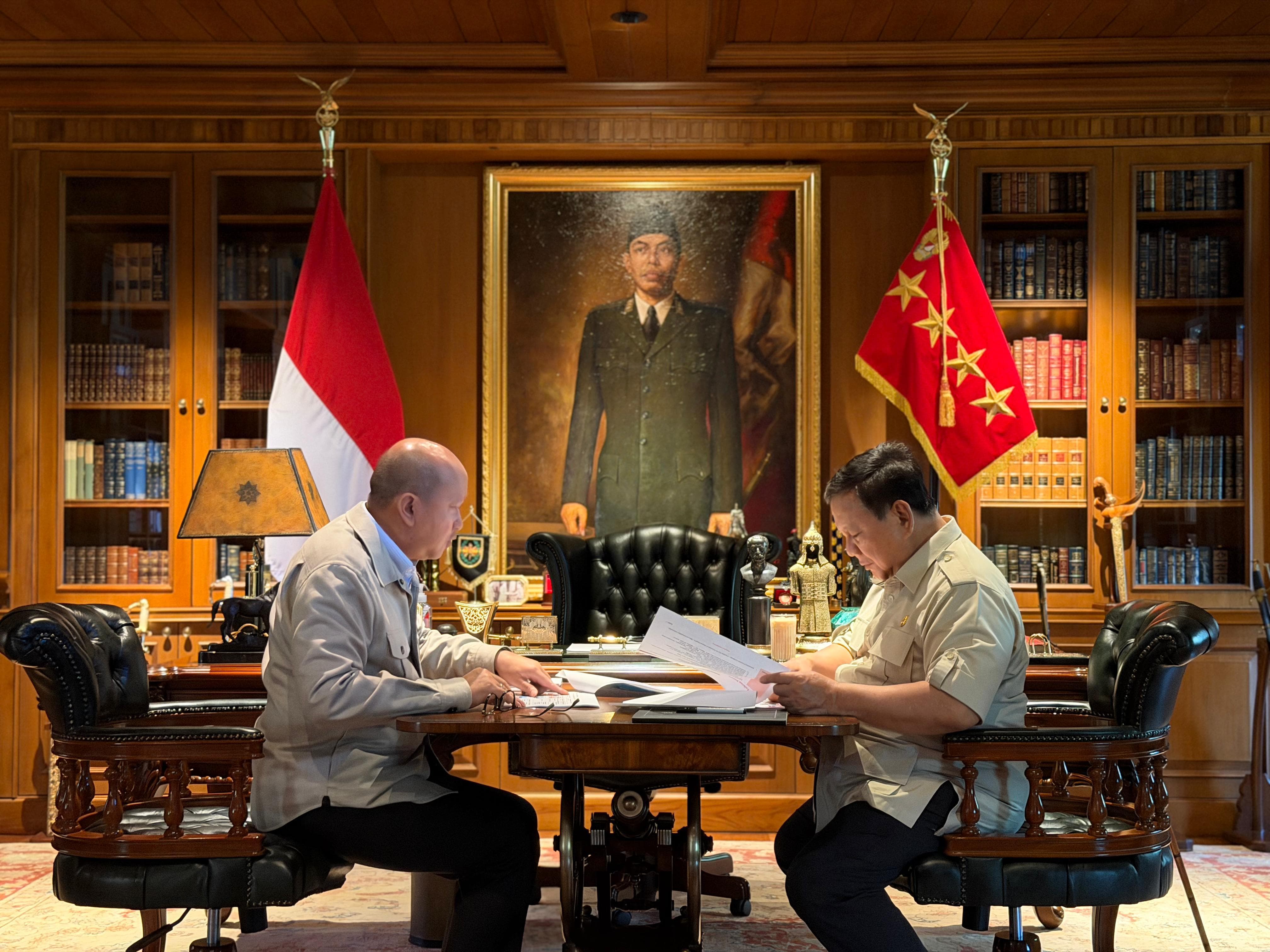 Presiden Prabowo Terima Menteri Investasi Rosan Roeslani (SinPo.id/Biro Setpres)