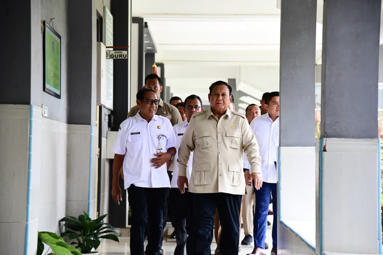 Presiden Prabowo Tinjau Hasil Renovasi SMAN 1 Cilacap, Jawa Tengah (SinPo.id/Biro Setpres)