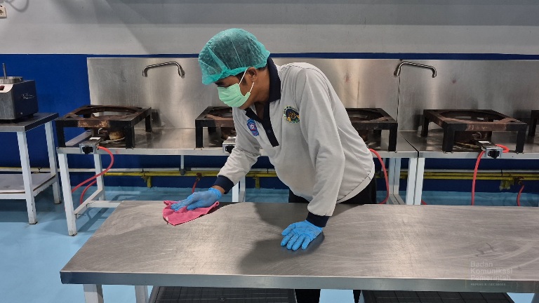 Suranto (50) pegawai SPPG Colomadu, Karanganyar (SinPo.id/Bakom RI)