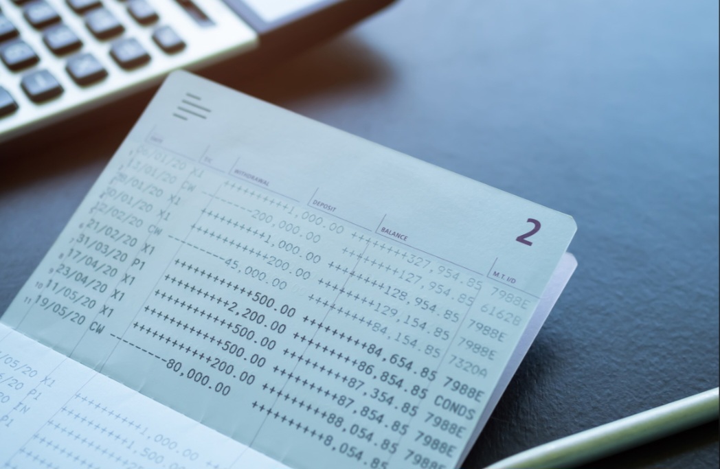 Ilustrasi buku rekening bank (SinPo.id/Bank Mega)