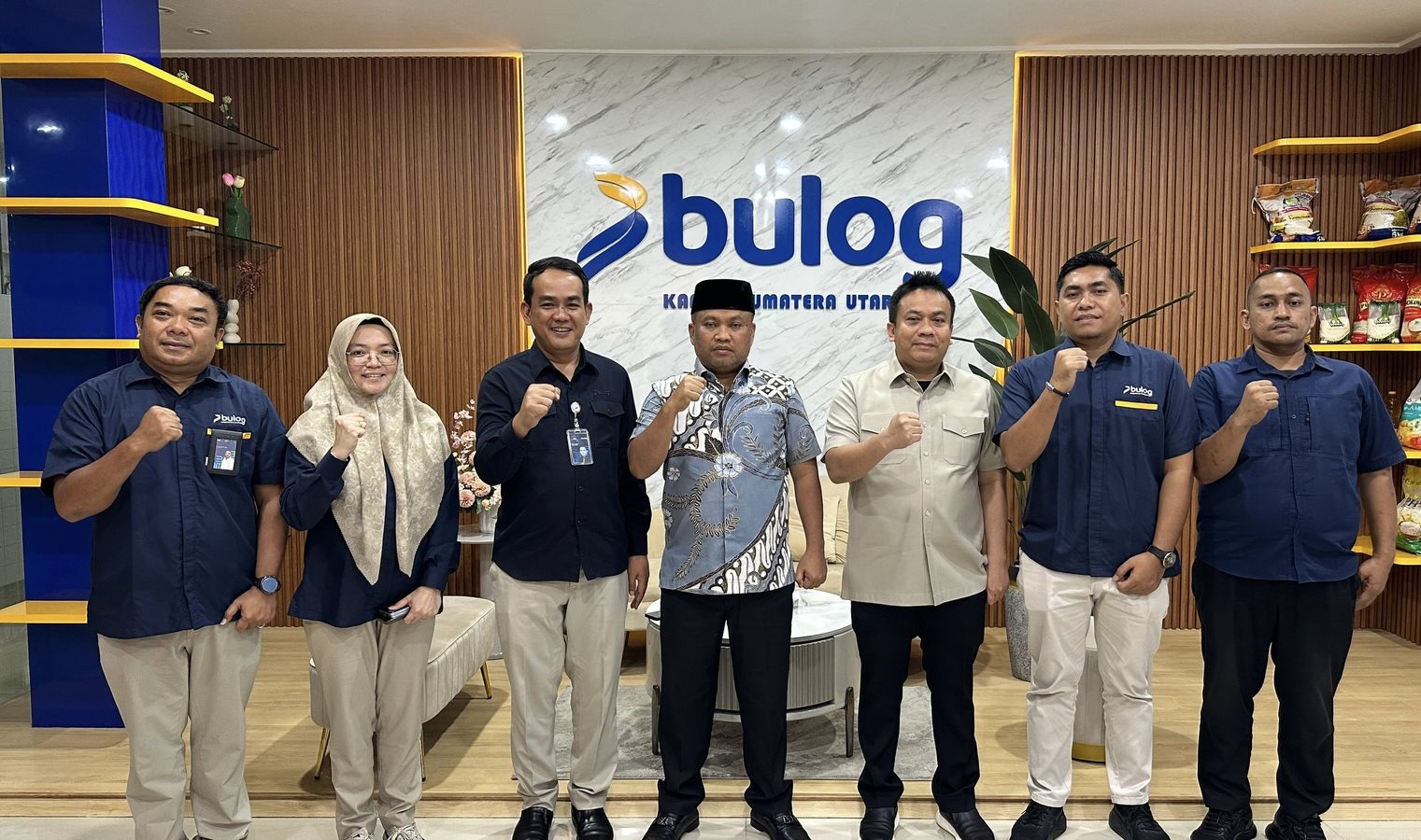 Wakil Ketua Komisi XIII DPR RI Sugiat Santoso melakukan kunjungan kerja ke Bulog Sumatra Utara. Istimewa