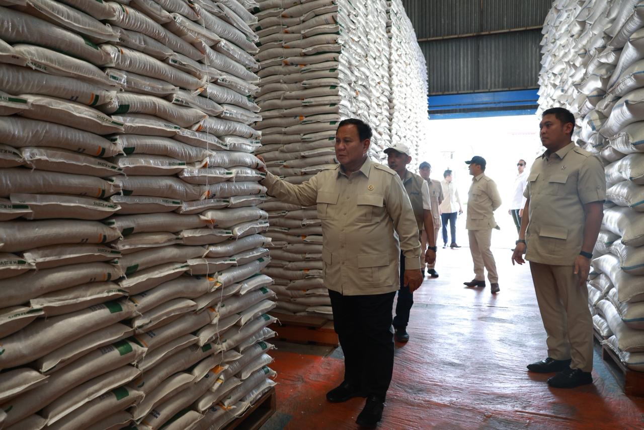 Sidang gudang Bulog oleh Presiden dan Wamentan Sudaryono (Sinpo.id/tim media)
