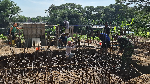 Proses pembangunan jembatan garuda di Sukoharjo (SinPo.id/Bakom RI)