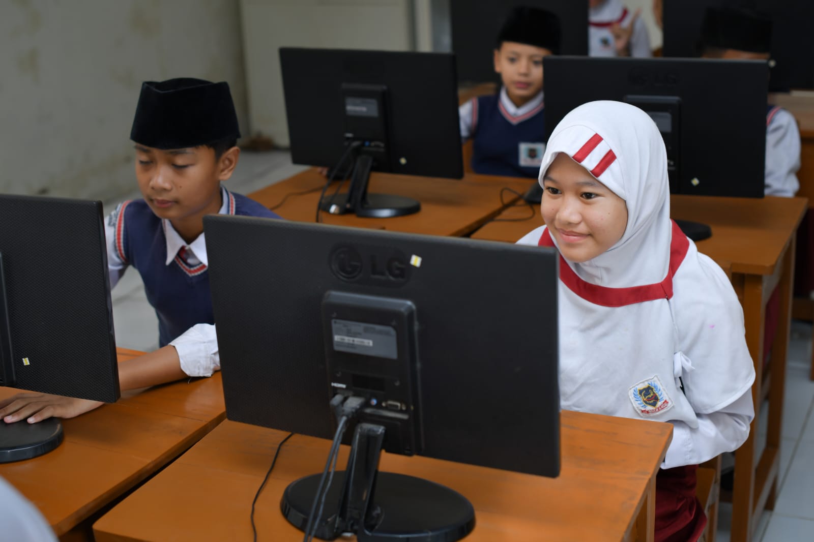 Ilustrasi TKA SD-SMP Berbasis Komputer (SinPo.id/Kemendikdasmen)