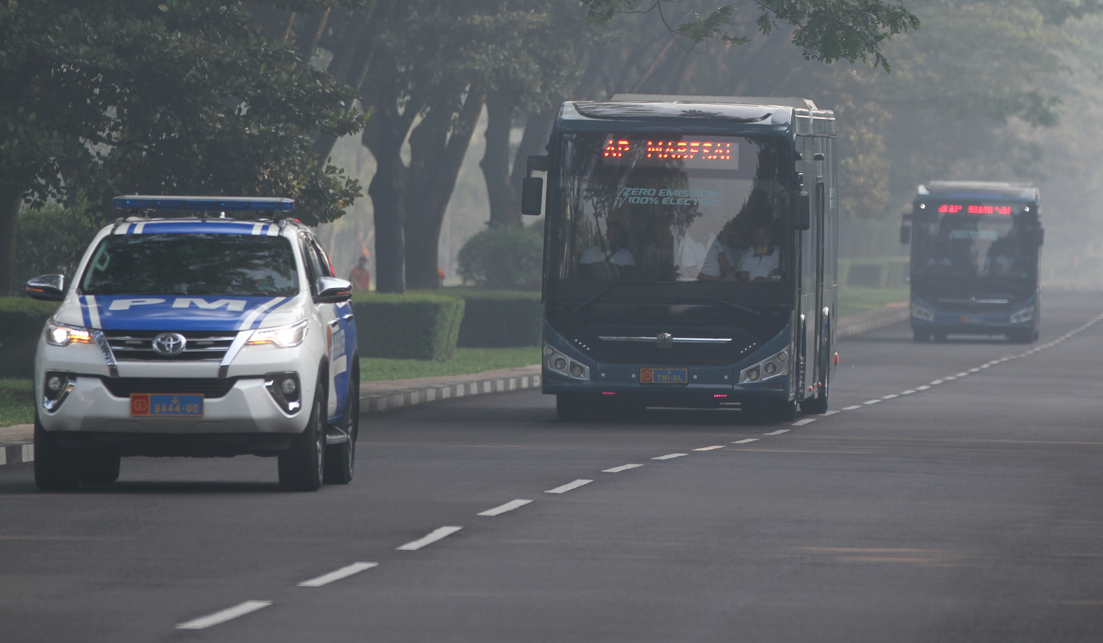 Peluncuran bus listrik perdana di lingkungan Mabesal TNI, Jakarta. (Agus Priatna/SinPo.id)