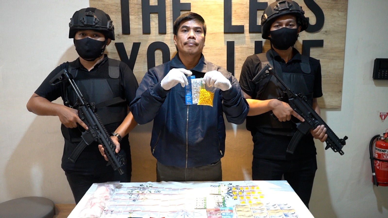 Barang bukti obat-obatan terlarang yang disita (SinPo.id/Dok.PMJ)