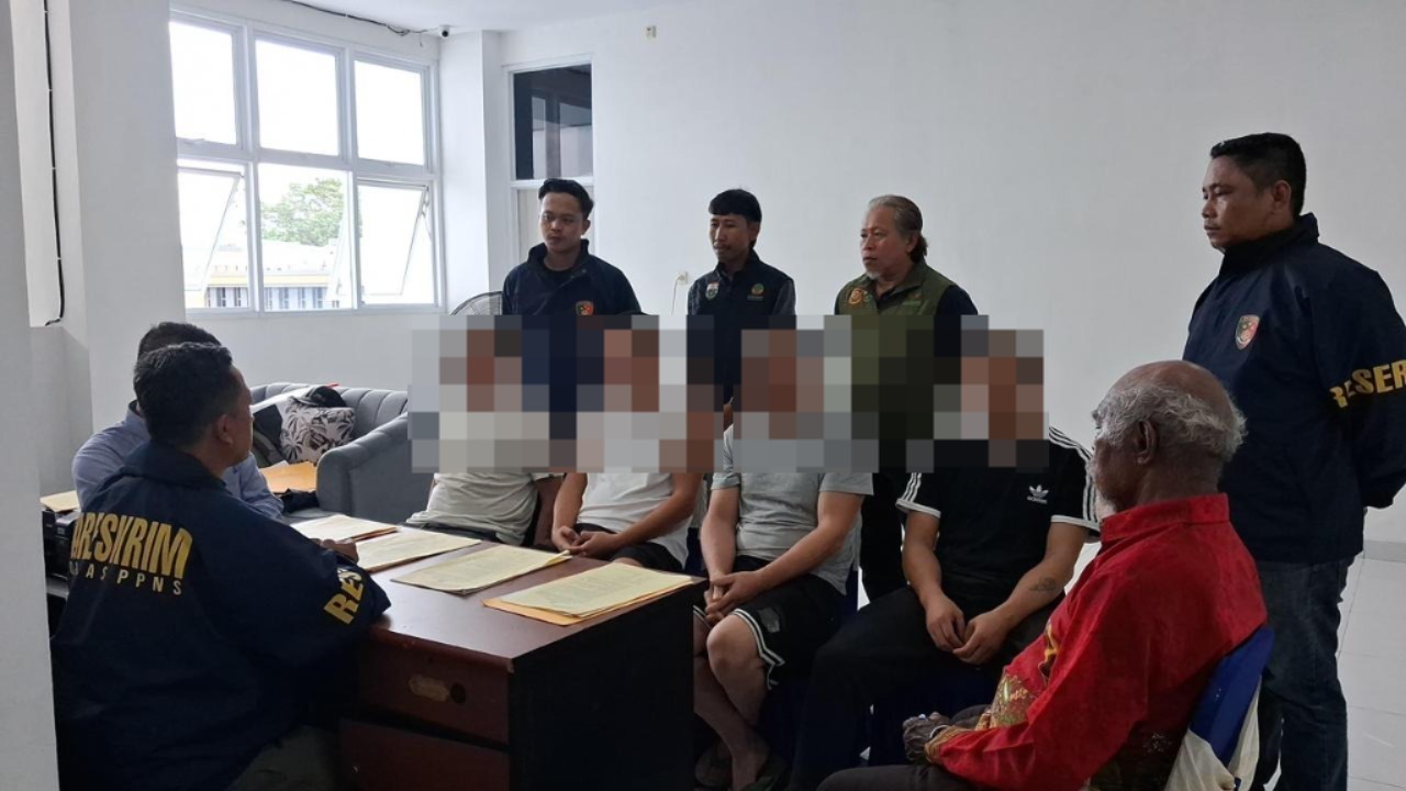 4 WN China saat ditangkap di Papua (SinPo.id/Dok.Polri)