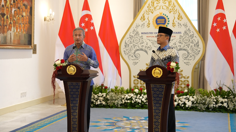 Menteri Luar Negeri Singapura Vivian Balakrishnan bersama Menlu RI Sugiono (SinPo.id/Bakom RI)