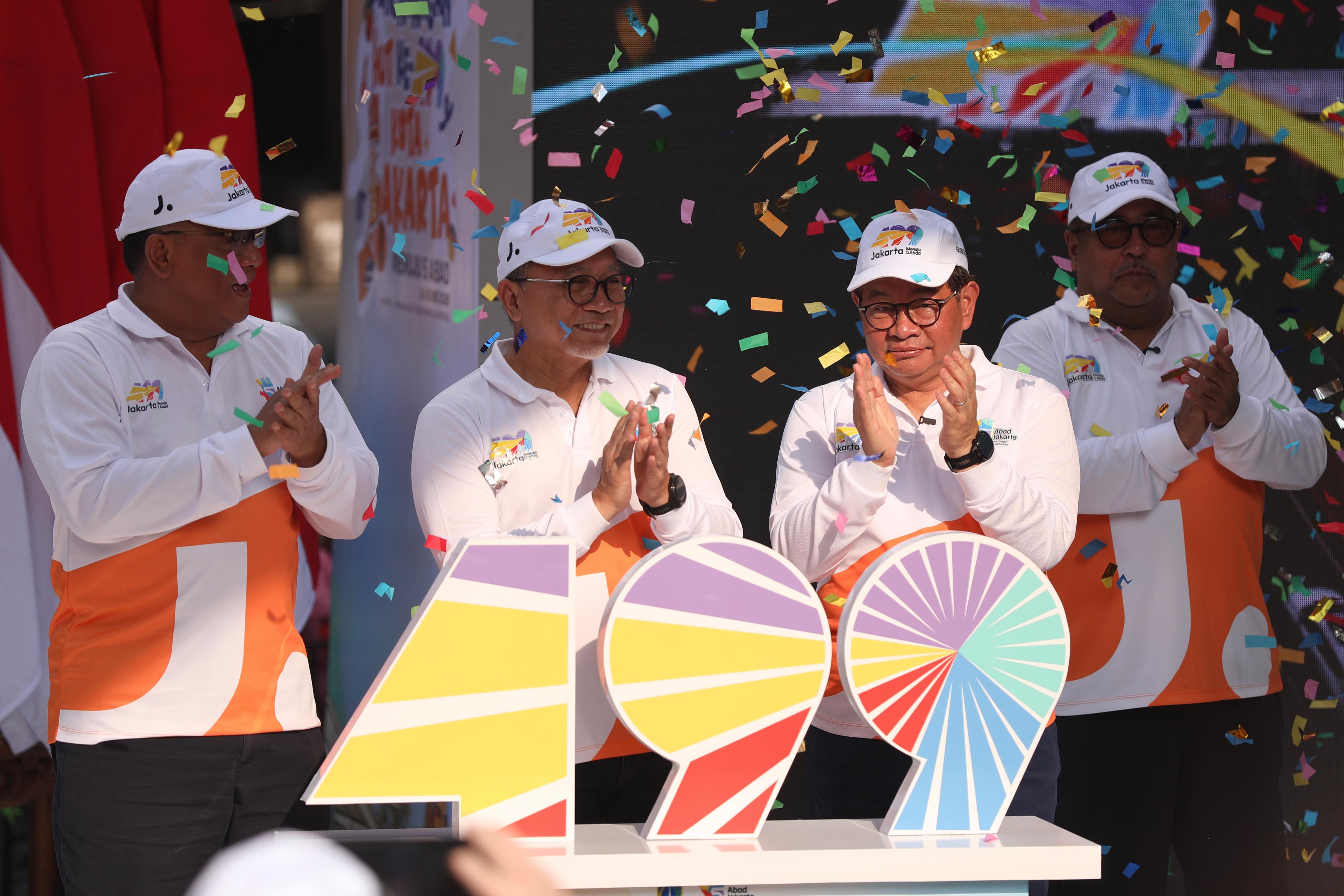 Pemprov DKI Jakarta menggelar perdana Car Free Day (CFD) di Jalan Rasuna Said (Ashar/SinPo.id)
