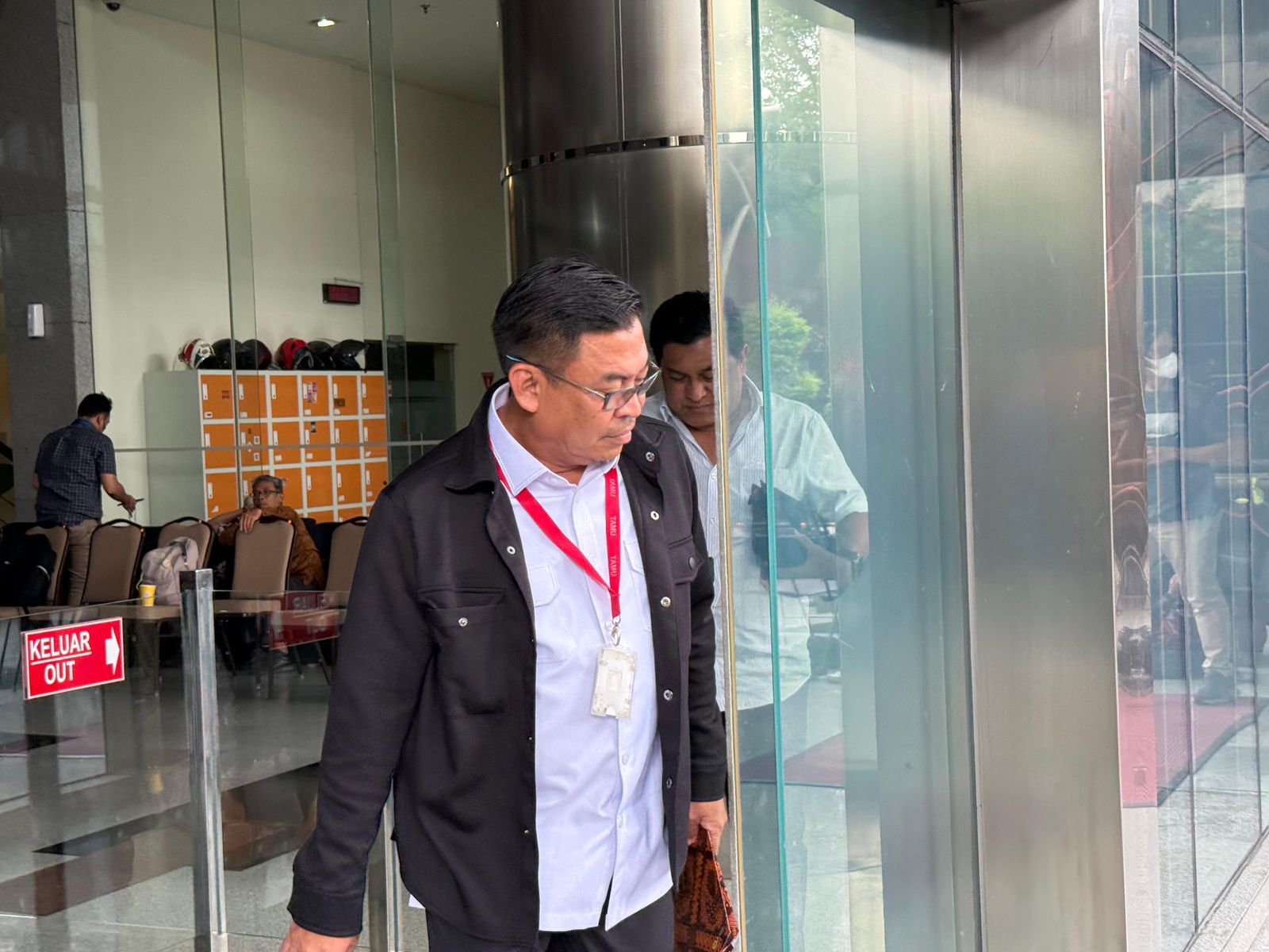 eks pejabat Ditjen Bea dan Cukai Ahmad Dedi usai diperiksa KPK terkait dugaan suap importasi barang (SinPo.id/Istimewa)