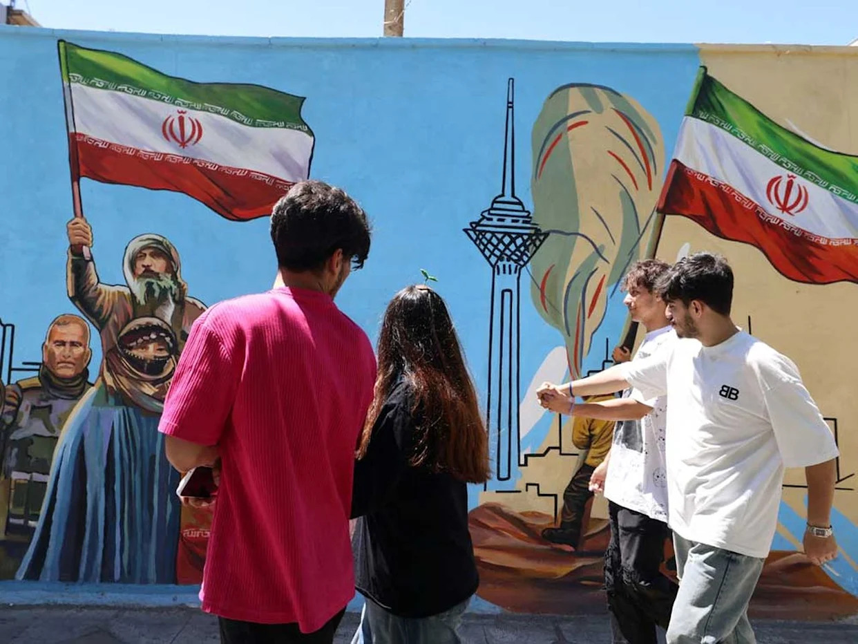 Warga Iran lewari Mural (SinPo.id/Yahoo)