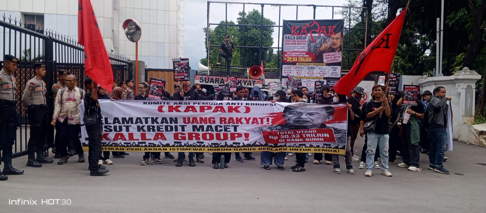 Masaa KAPAK gelar aksi di gedung BPK (Sinpo.id/tim media)