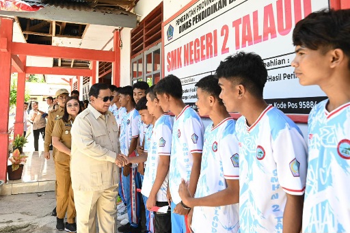 Presiden Prabowo kunjungi Miangas, serahkan perhatian bagi Kesehatan dan Pendidikan (SinPo id/Biro Setpres)