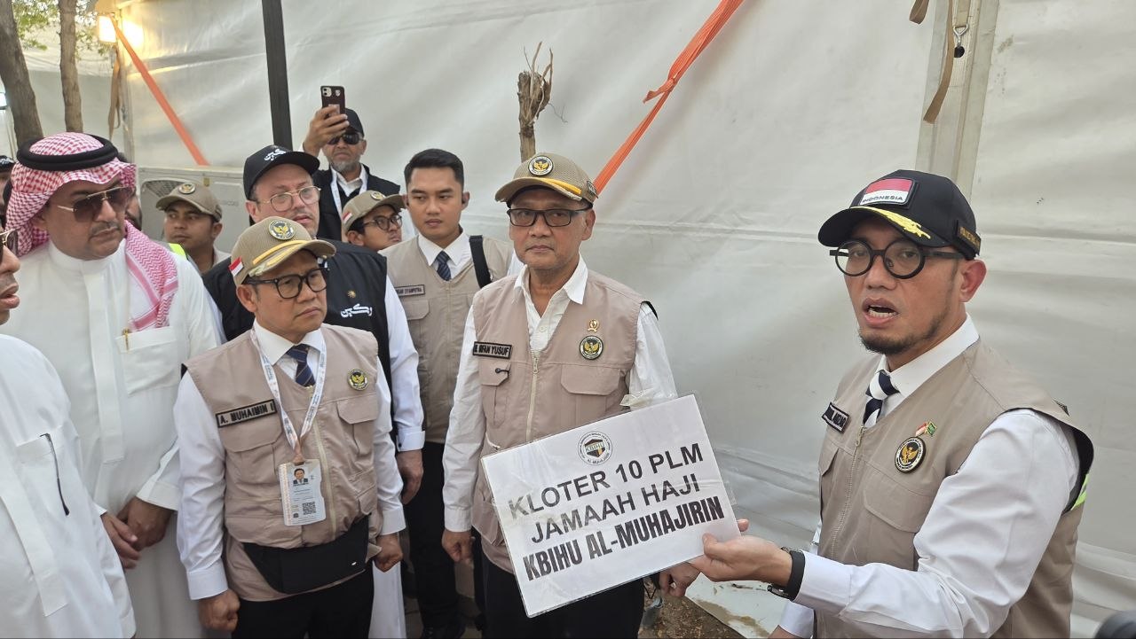Amirul Hajj yang di pimpin Menhaj Mochamad Irfan Yusuf tinjau langsung ke tenda-tenda jemaah Indonesia (SinPo.id/Kemenhaj)