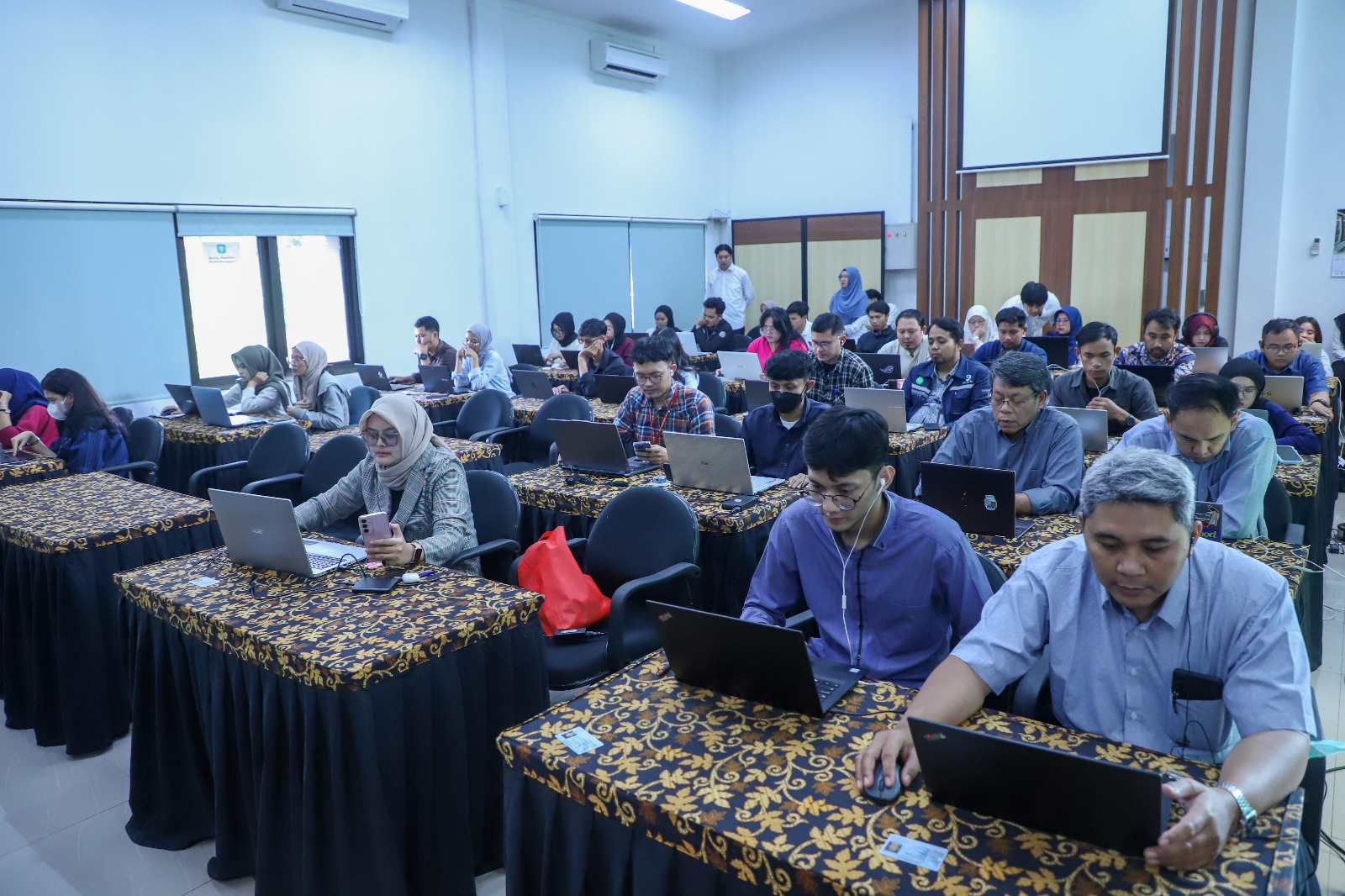 Kemnaker Uji 2.100 Calon Ahli K3 Umum Batch 2 untuk Perkuat Budaya Keselamatan Kerja (SinPo.id/ Kemnaker)