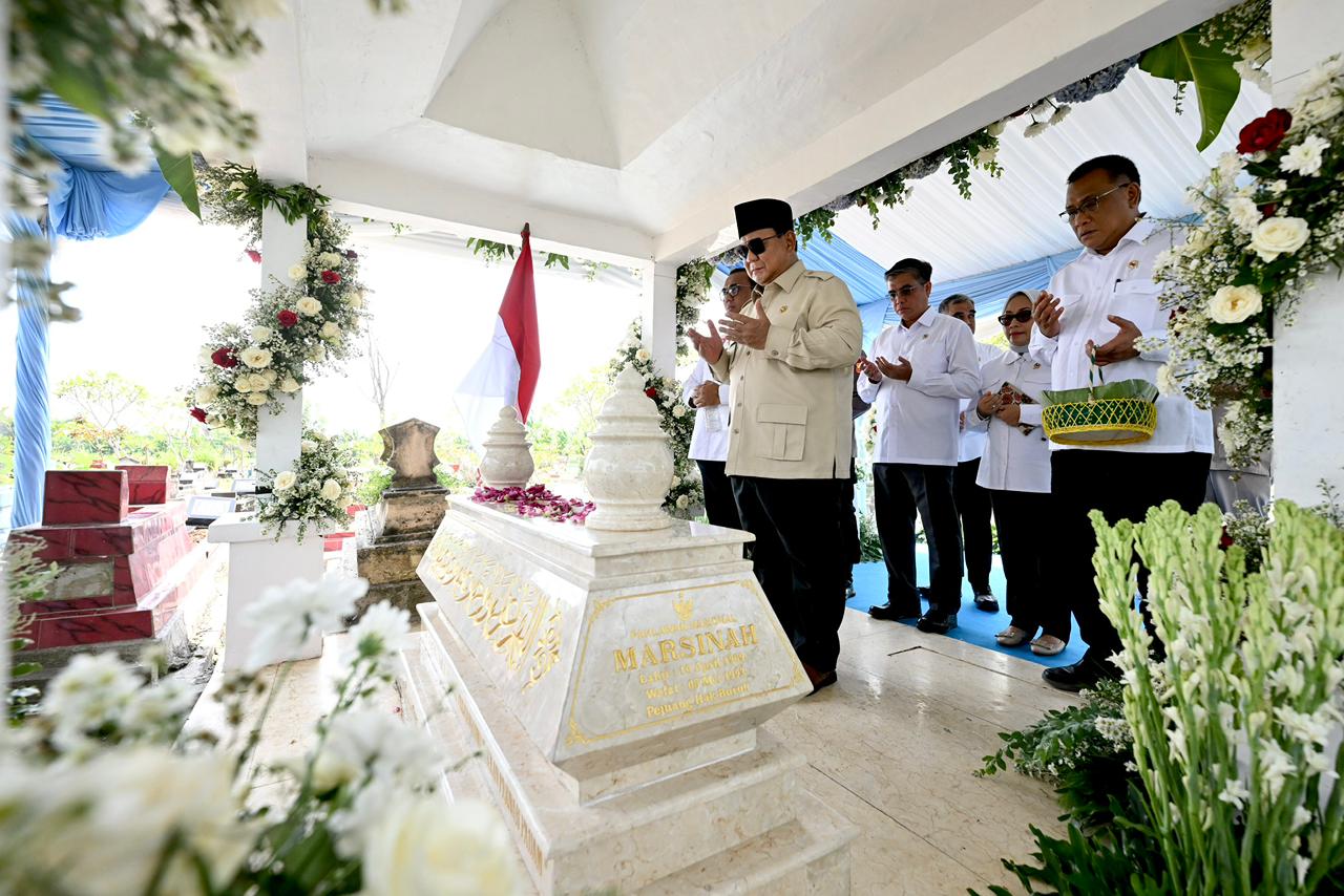 Presiden Prabowo Berziarah ke Makam Marsinah (SinPo.id/Biro Setpres)