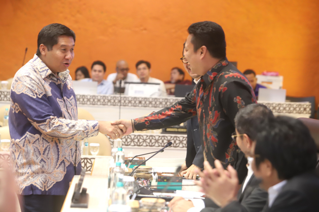 Komisi V DPR menggelar raker dengan Menteri PKP Maruarar Sirait membahas Pelaksanaan APBN  tahun anggaran 2026 (Ashar/SinPo.id)
