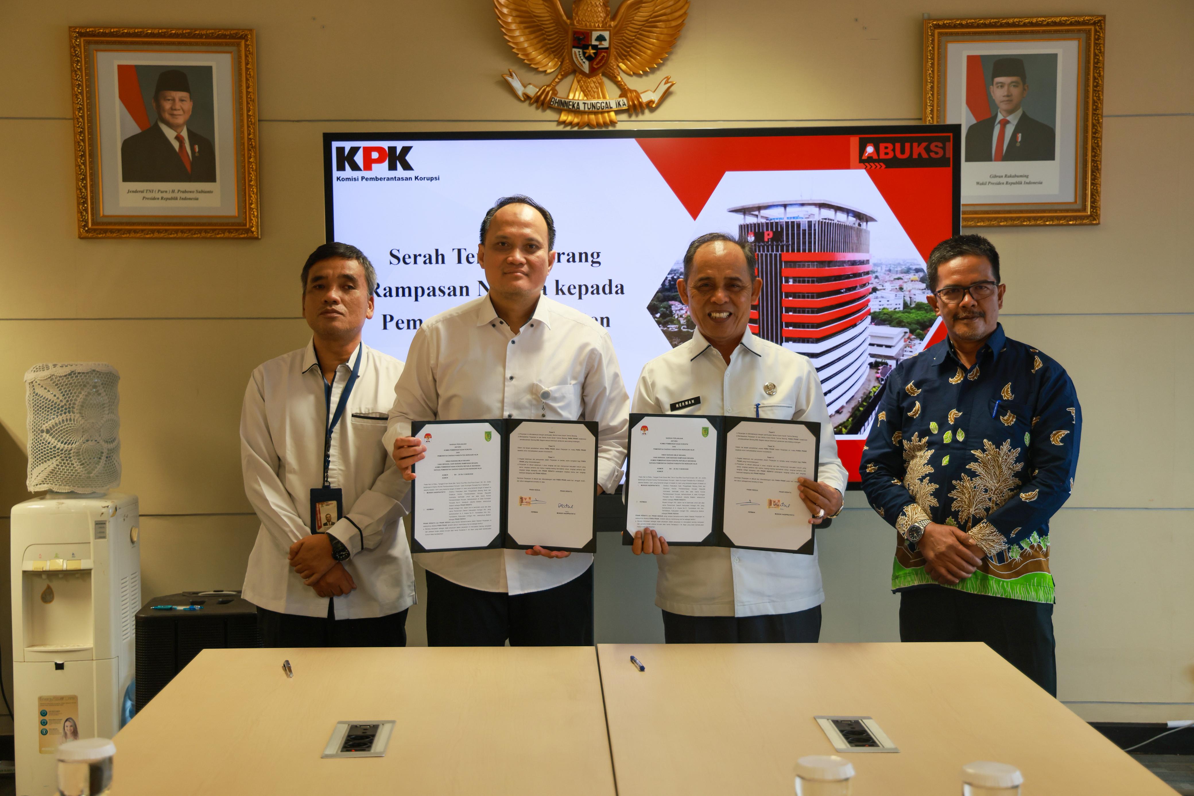 Penyerahan aset ke Pemkab Indragiri Hilir (SinPo.id/ Dok. KPK)