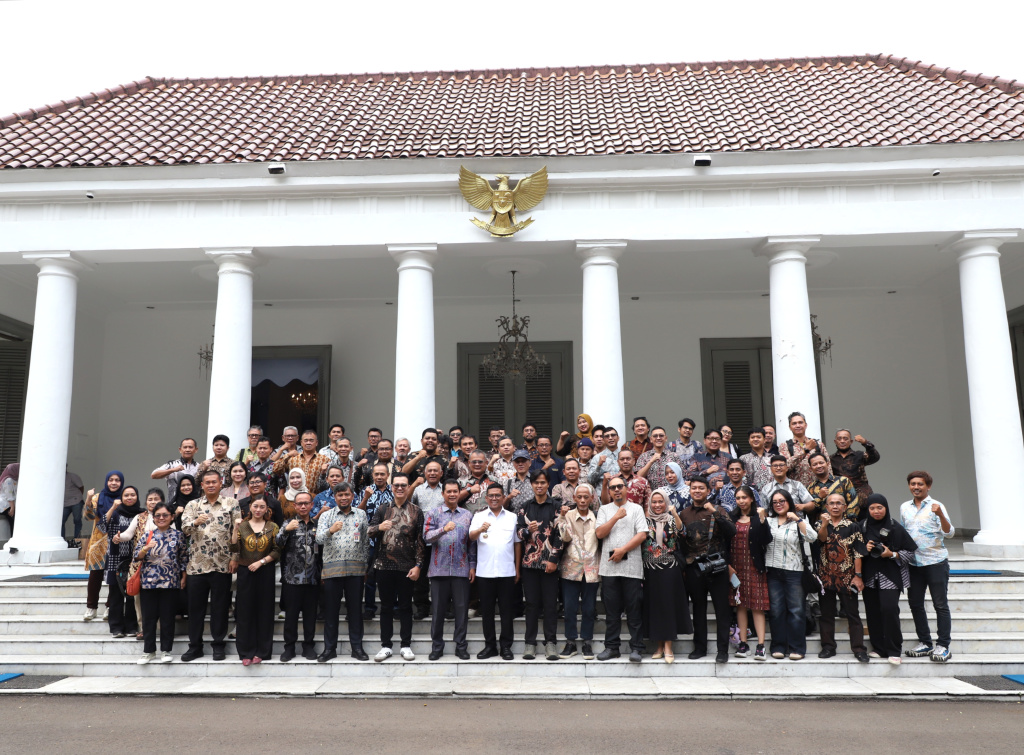 Koordinatoriat Wartawan Parlemen disambut hangat oleh Gubernur Banten Andra Soni saat mengunjungi Gedung Negara (Ashar/SinPo.id)