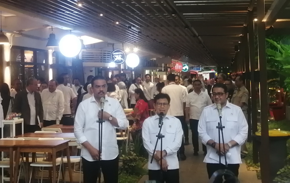 Menko PM Cak Imin, Menteri UMKM Maman Abdurrahman dan Menteri Ekraf Teuku Riefky Harsya (SinPo.id/Tio Pirnando)