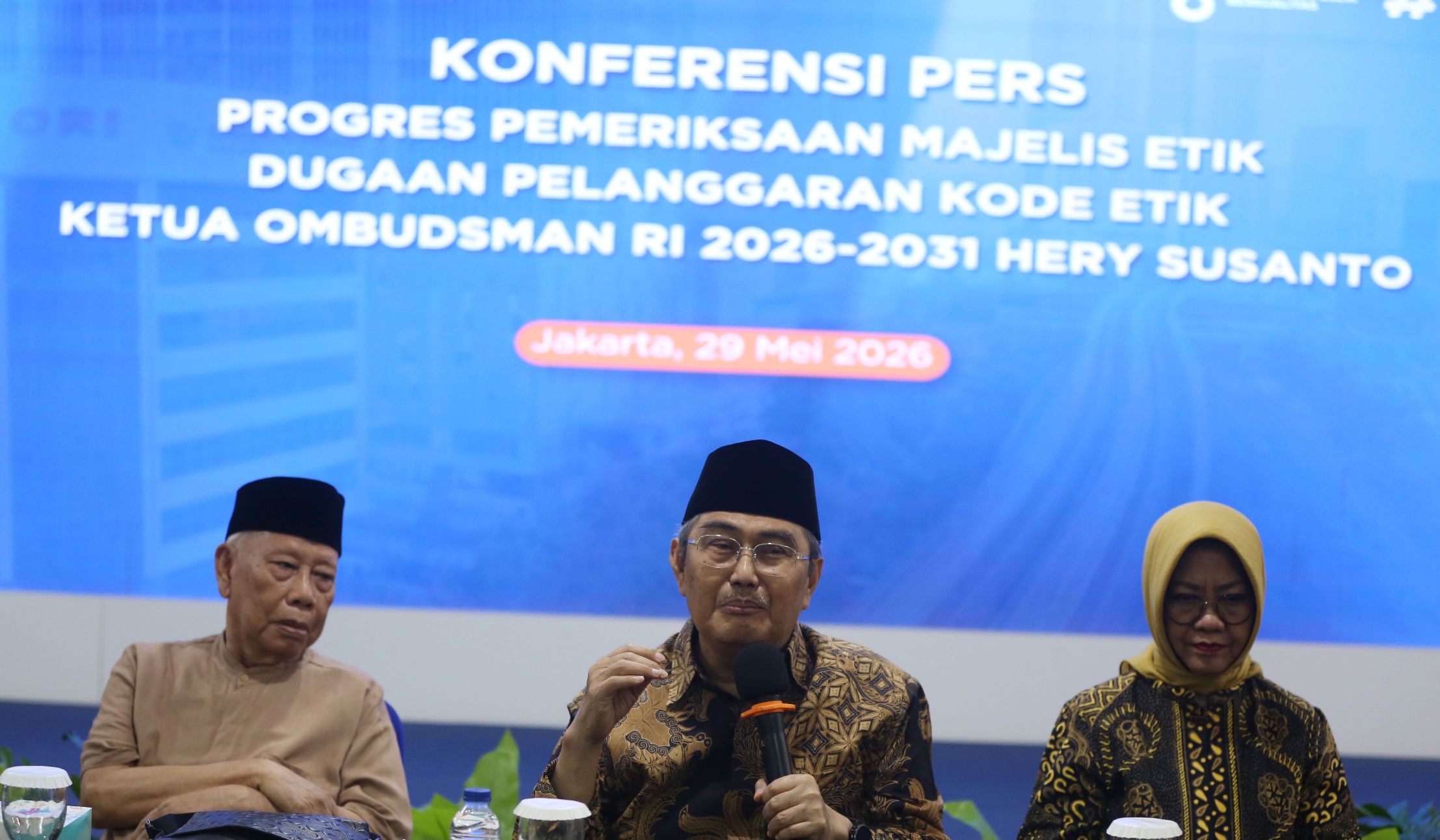 Ketua Majelis Etik Ombudsman RI Jimly Ashiddiqie. (SinPo.id/Agus Priatna)