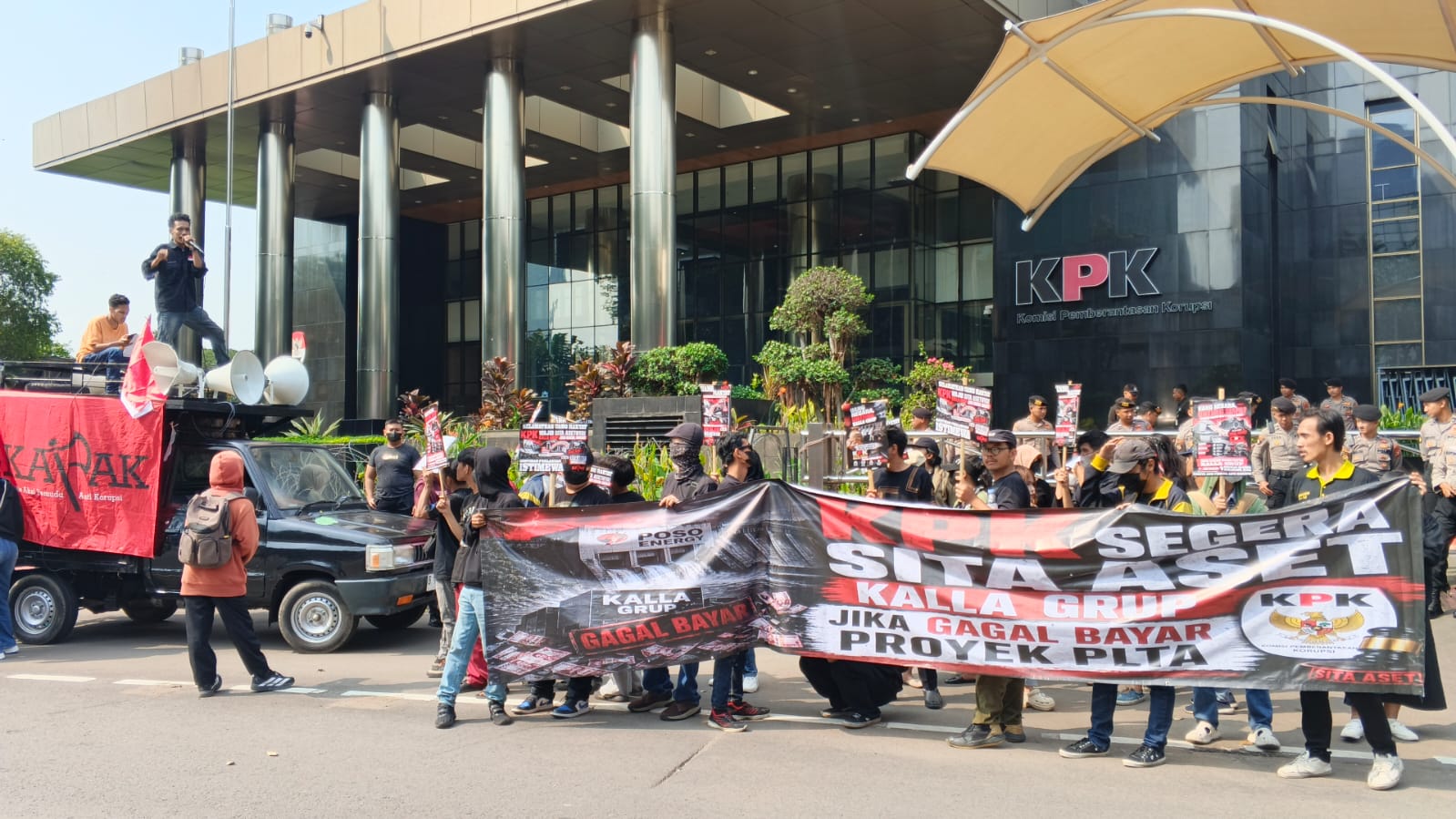 Massa KAPAK gelar aksi di depan Gedung KPK, Jakarta (Sinpo.id)