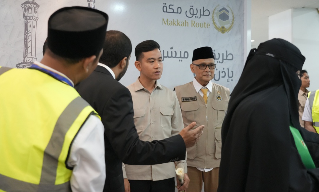 Wapres Gibran Didampingi Menhaj Cek Fast Track Haji di Surabaya (SinPo.id/Kemenhaj)