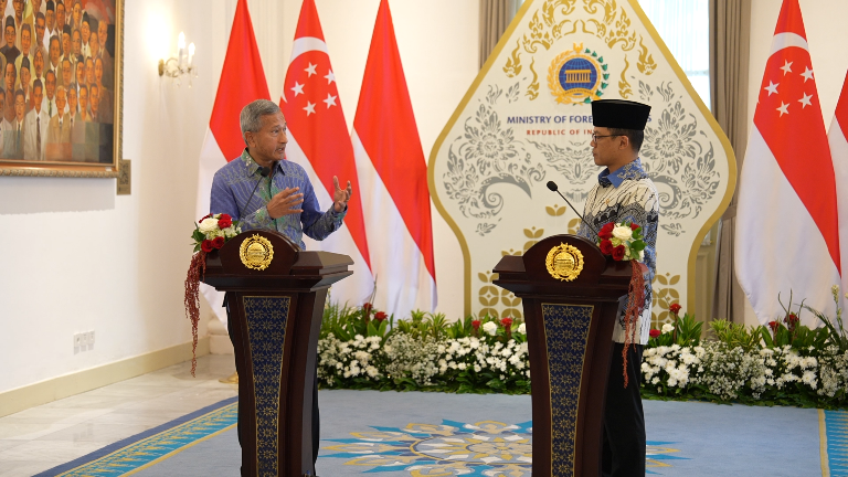 Menteri Luar Negeri Singapura Vivian Balakrishnan bersama Menlu RI Sugiono (SinPo.id/Bakom RI)