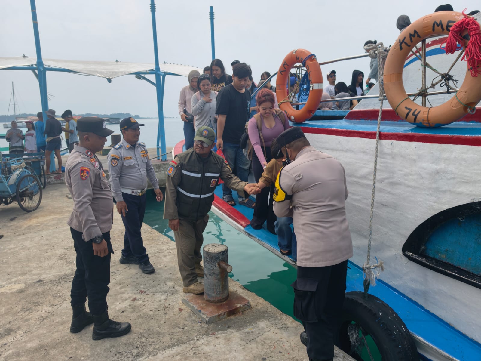 Pengamanan di dermaga menuju pulau wisata Kepulauan Seribu (SinPo.id/ Dok.PMJ)