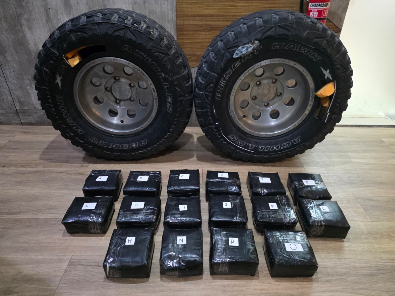 Barang bukti sabu disimpan dalam ban mobil (SinPo.id/Dok.PMJ)