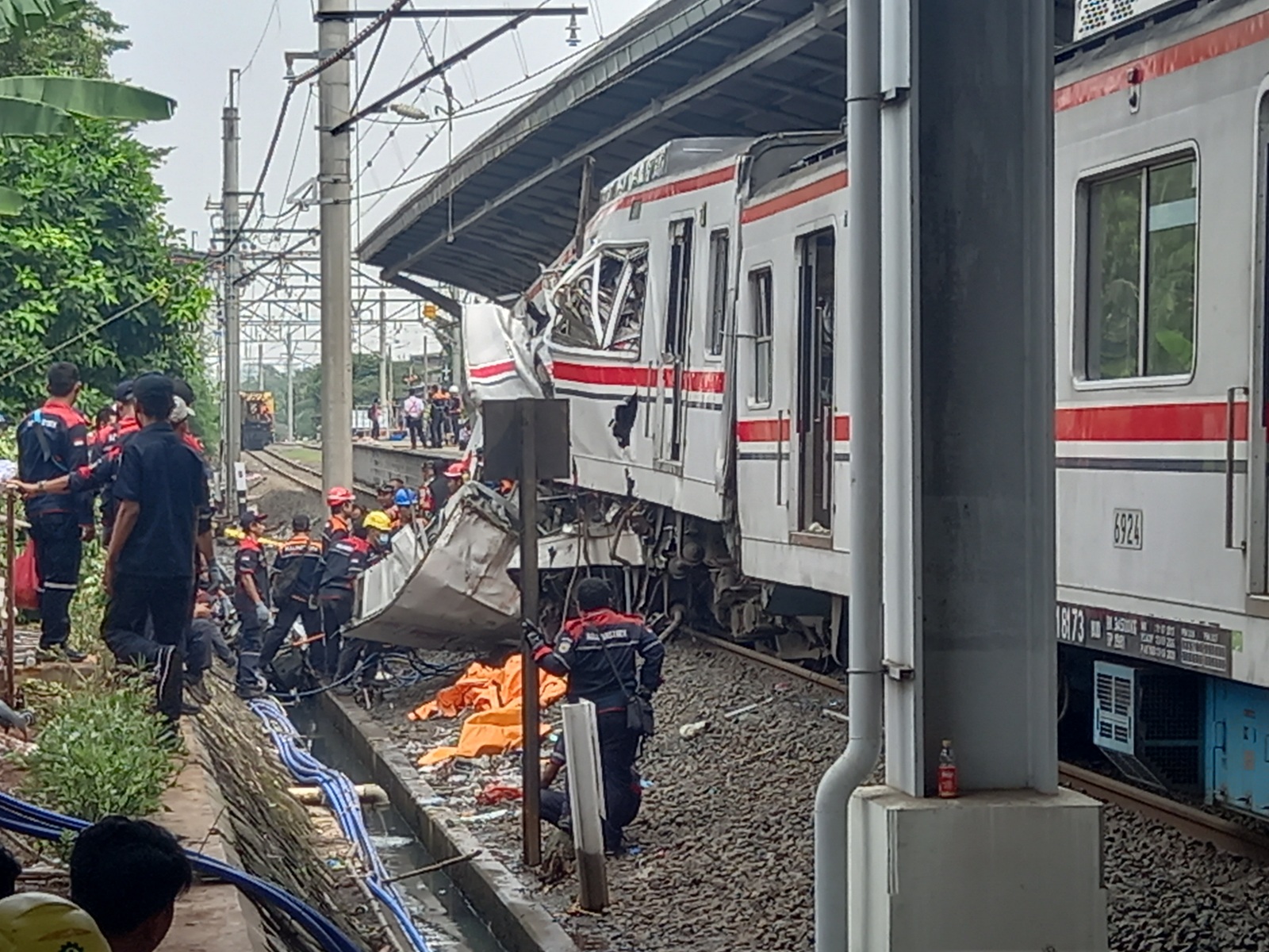 Kecelakaan kereta api di Bekasi Timur (SinPo.id/Firdausi)