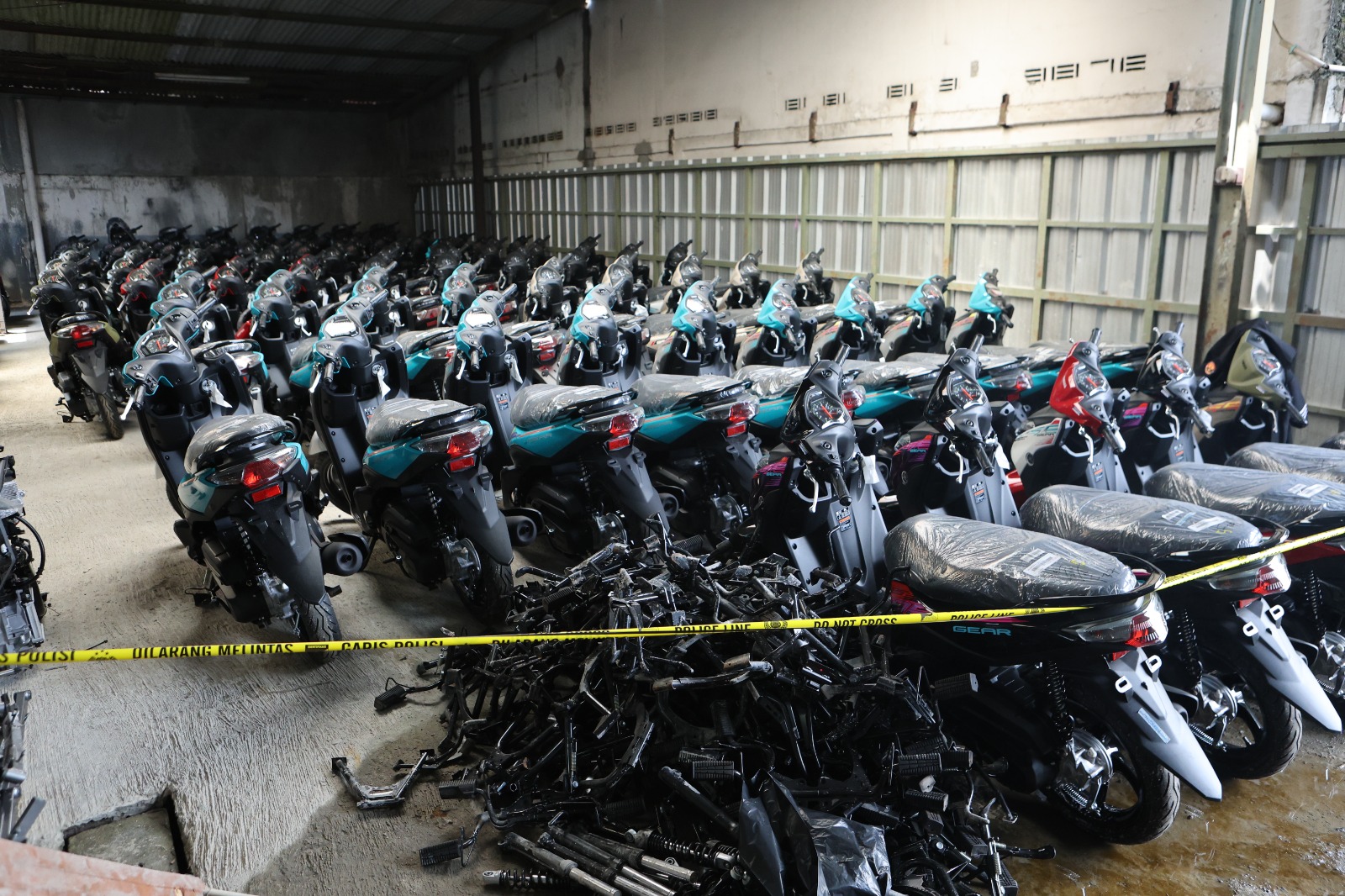 Ribuan motor hasil kejahatan diungkap di gudang Jaksel (SinPo.id/Dok.PMJ)