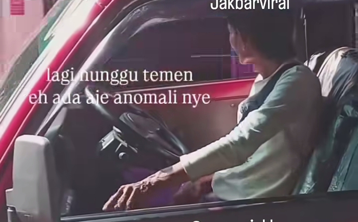 Sopir angkot yang diduga masturbasi di Jakbar (SinPo.id/ Tangkapan layar)
