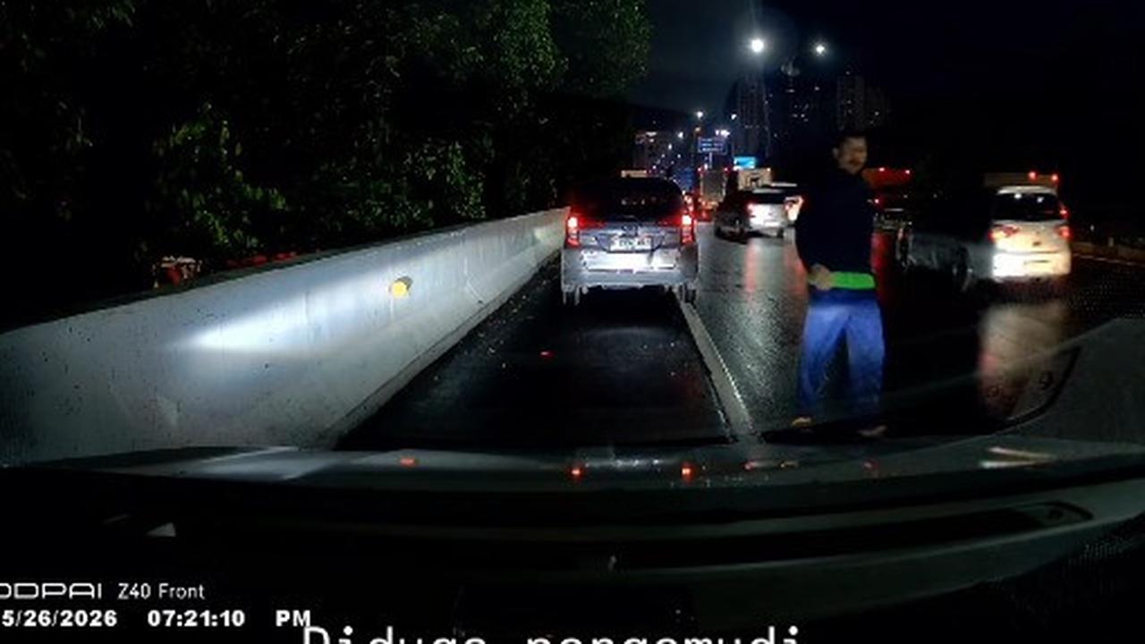 Pengemudi Taksi Online Ngamuk di Tol JORR (SinPo.id/tangkapan Layar Instagram peteratindra's)