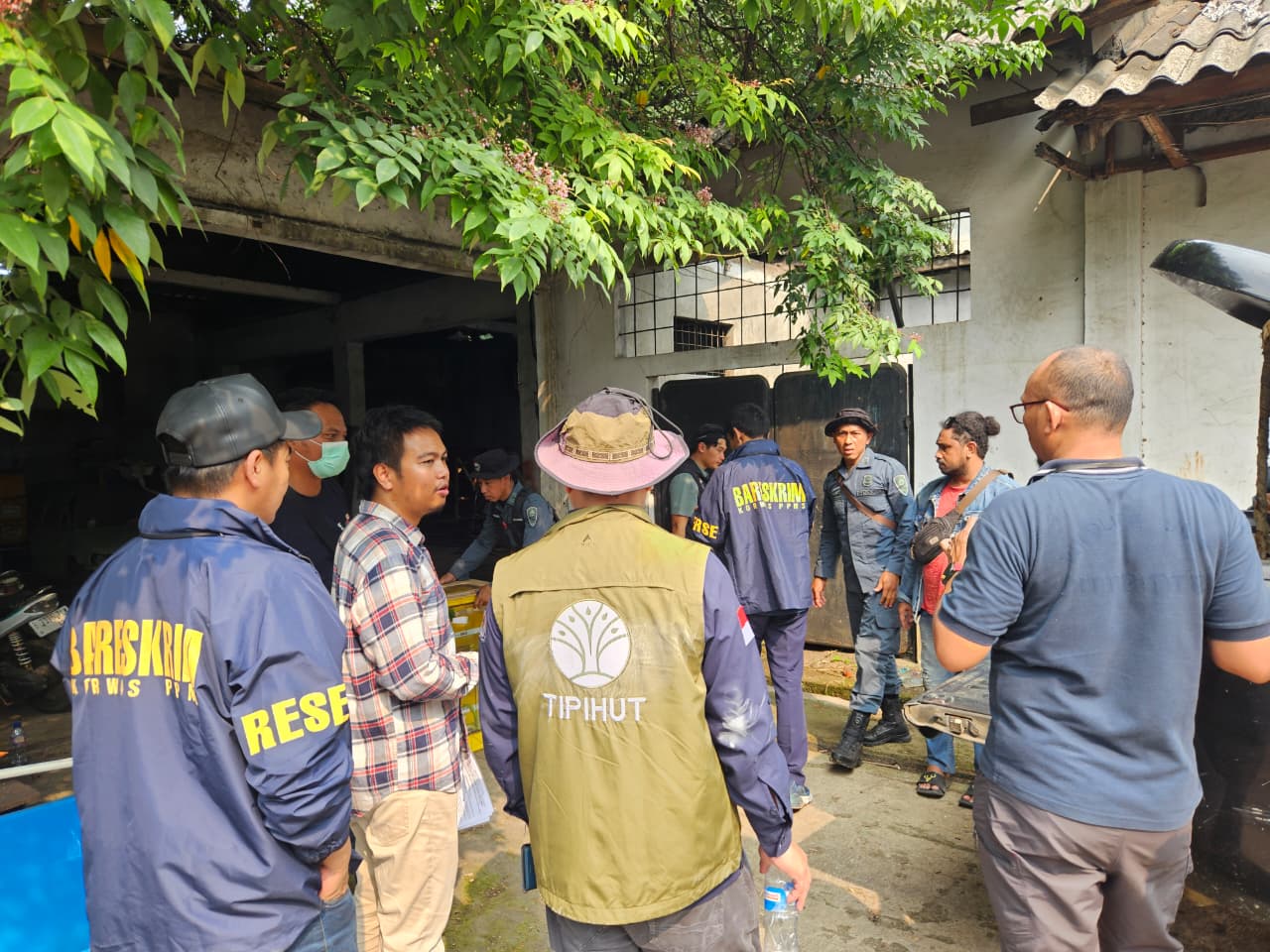 Penggeledahan tindak pidana di bidang konservasi dilindungi (SinPo.id/Dok.Polri)