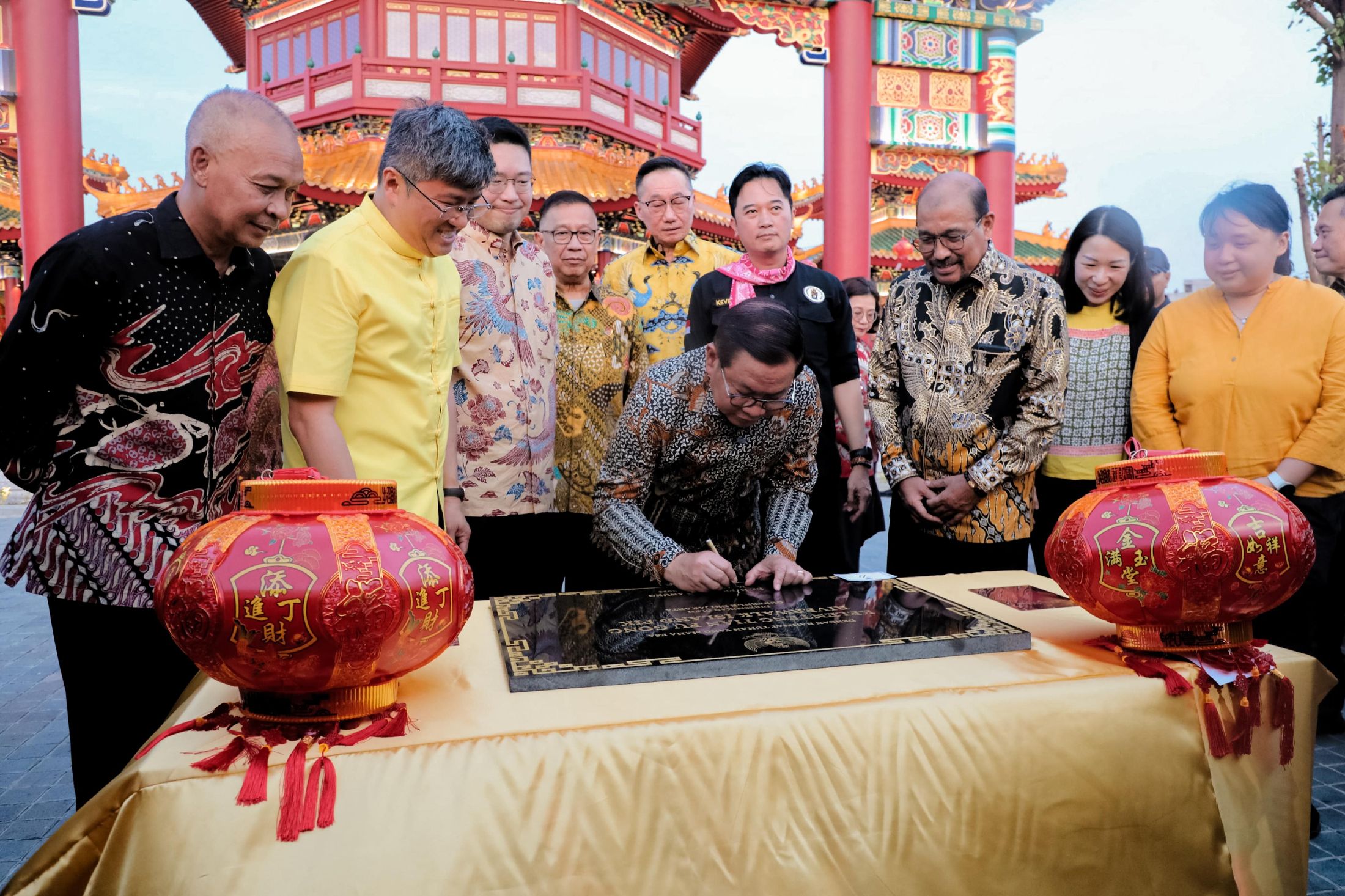 Gubernur DKI Jakarta Pramono Anung di Kelenteng Tian Fu Gong (SinPo.id/ Pemprov DKI Jakarta)