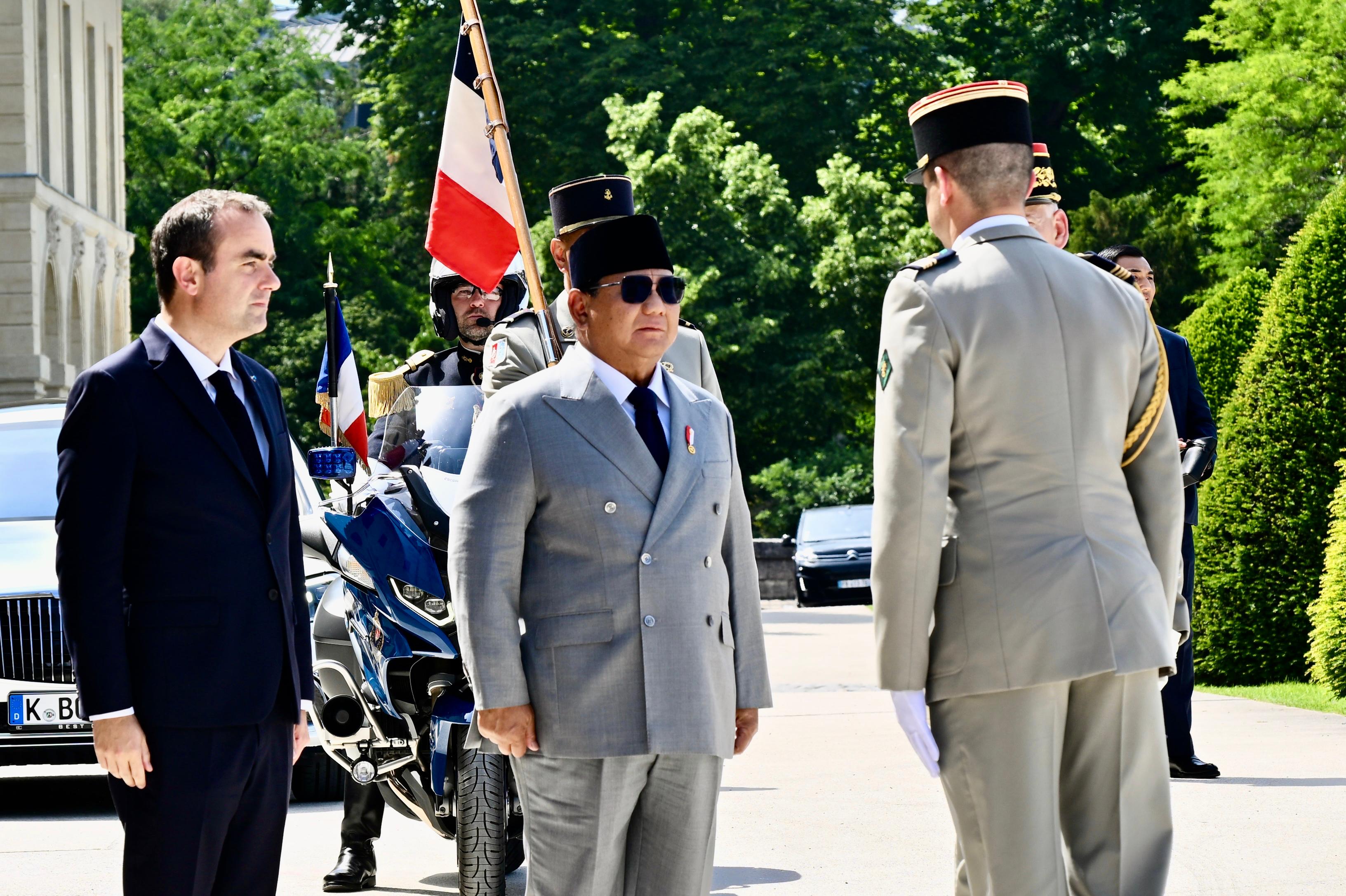 Presiden Prabowo Disambut Upacara Kehormatan Kenegaraan di Les Invalides Paris (SinPo.id/Biro Setpres)