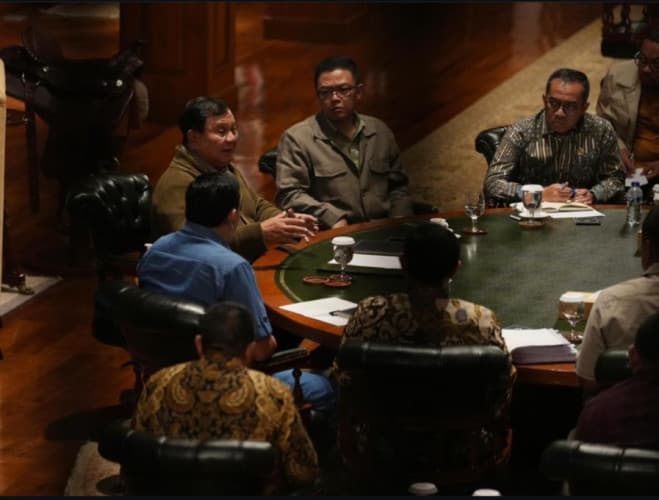 Presiden Prabowo Ratas di Hamballang bersama Menteri Kabinet Merah Putih (SinPo.id/Instagram)