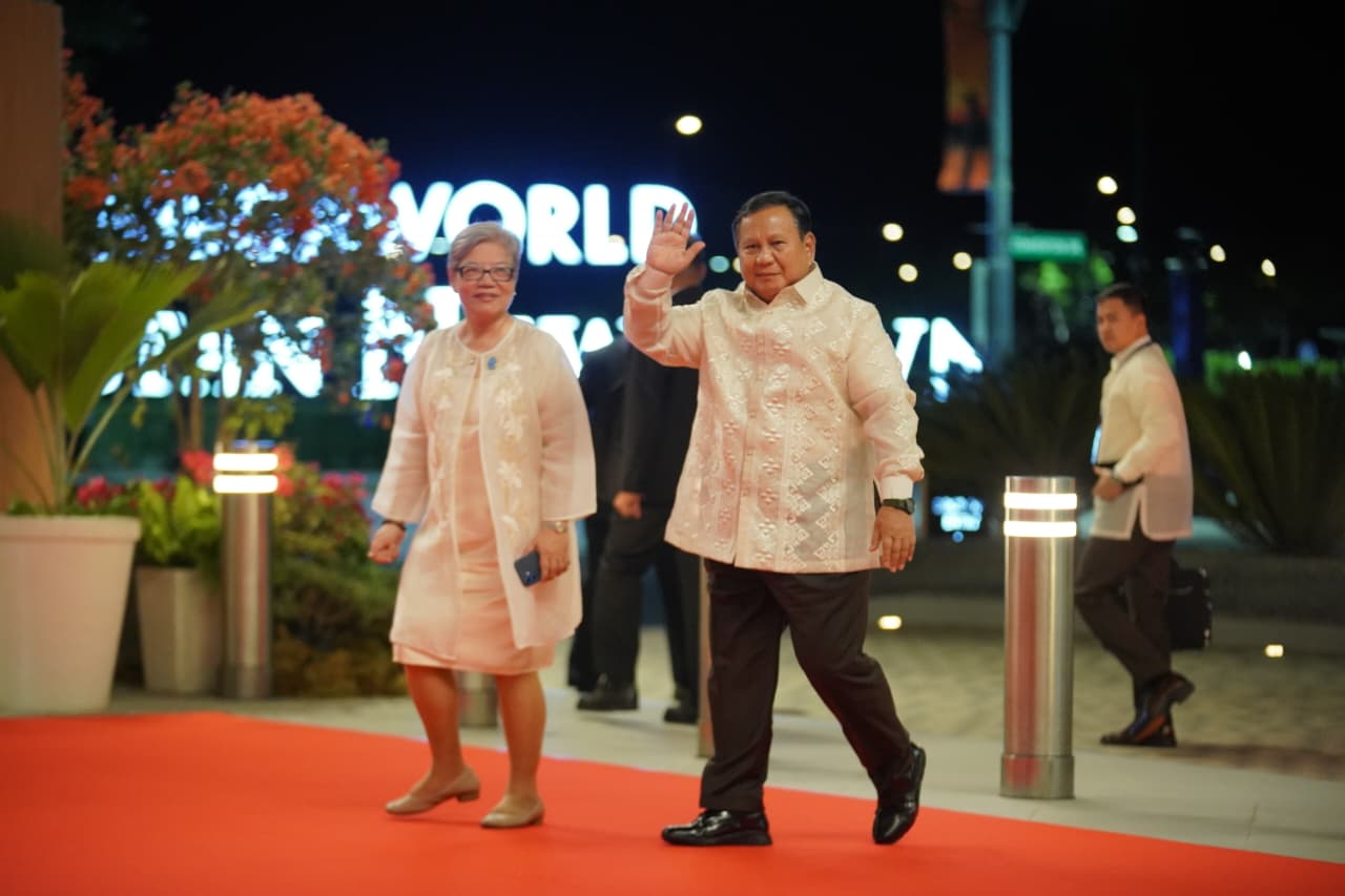 Presiden Prabowo Kenakan Barong Sentuhan Batik Hadiri Gala Dinner KTT ASEAN di Cebu (SinPo.id_Biro Setpres)