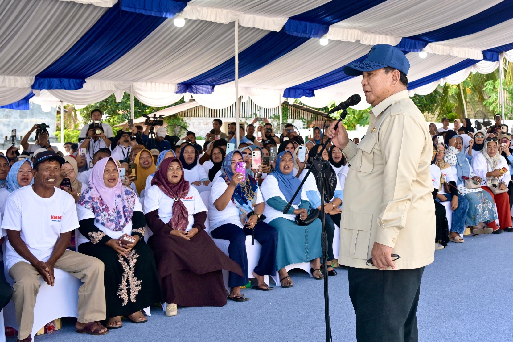 Presiden Prabowo Tinjau Kampung Nelayan Merah Putih Leato Selatan (SinPo.id/Biro Setpres)
