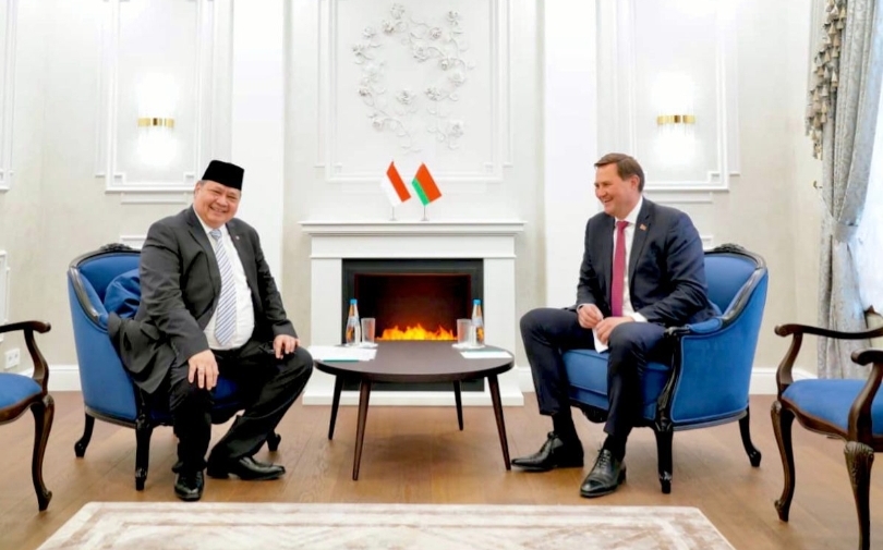Menko Perekonomian RI Airlangga dan Menlu Republik Belarus Maxim Ryzhenkov (SinPo.id/ Dok. Ekon)