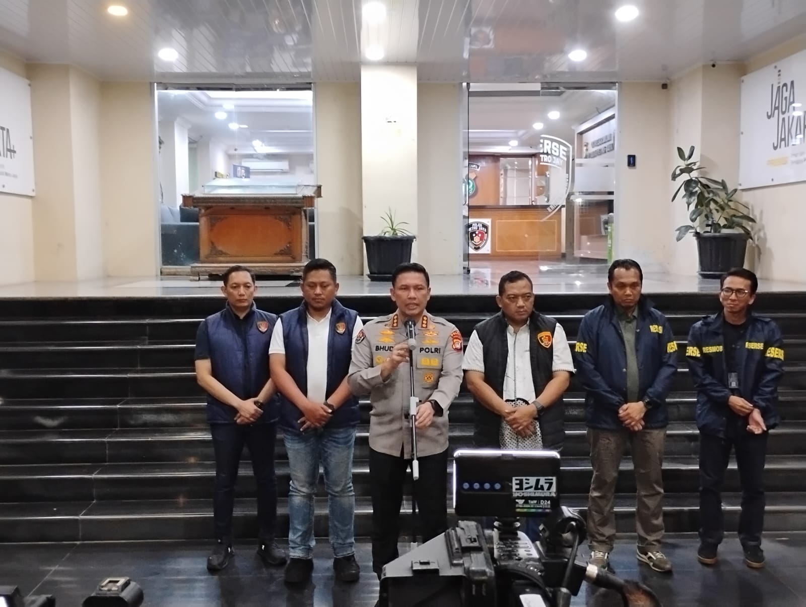 Ungkap kasus begal di Mapolda Metro Jaya (SinPo.id/ Tri Setyo)