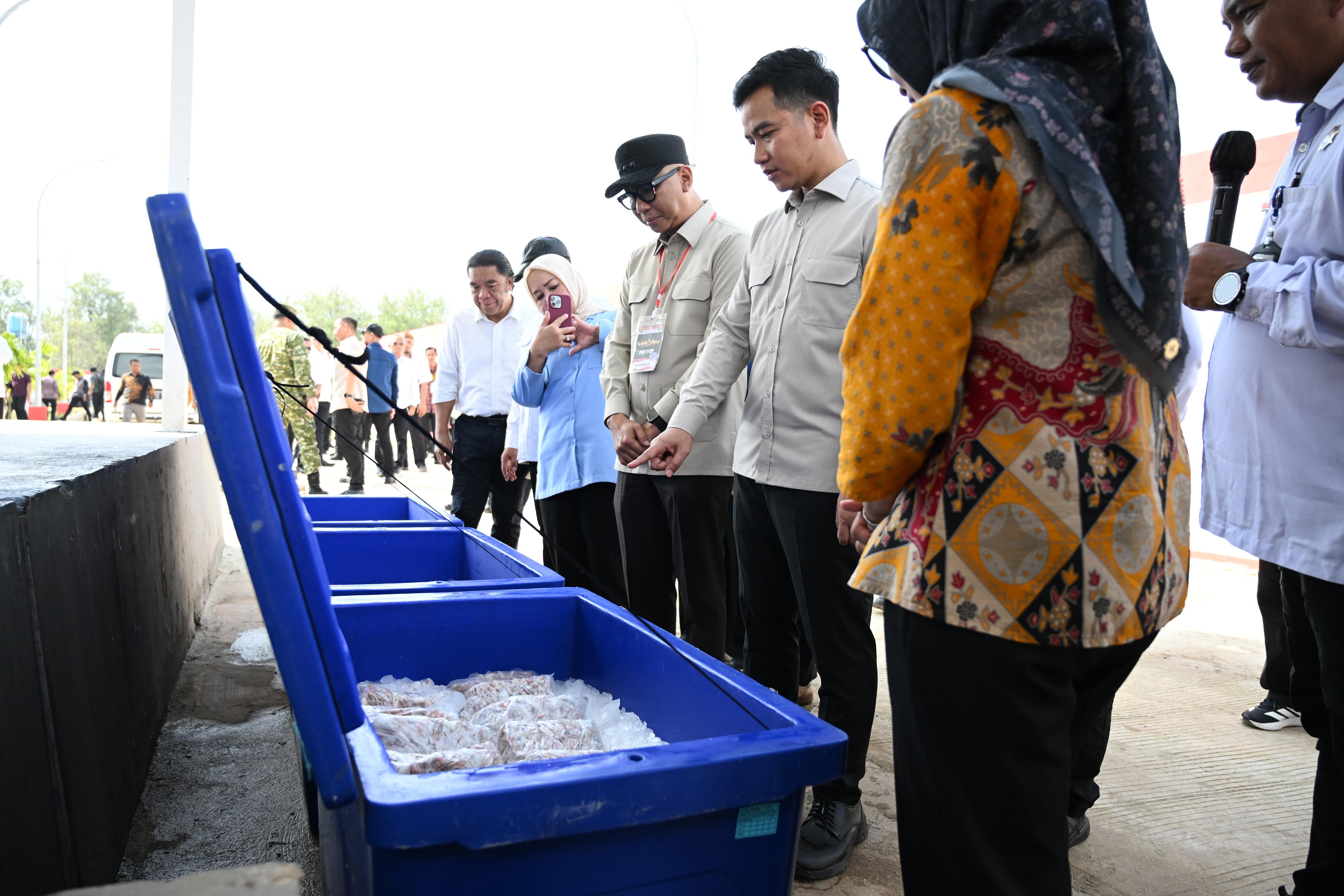 Wapres Gibran meninjau pembangunan Kampung Nelayan di Lampung (SinPo.id/ Setwapres)