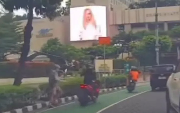 Korban dijambret di kawasan Bundaran HI (SinPo.id/Tangkapan layar)