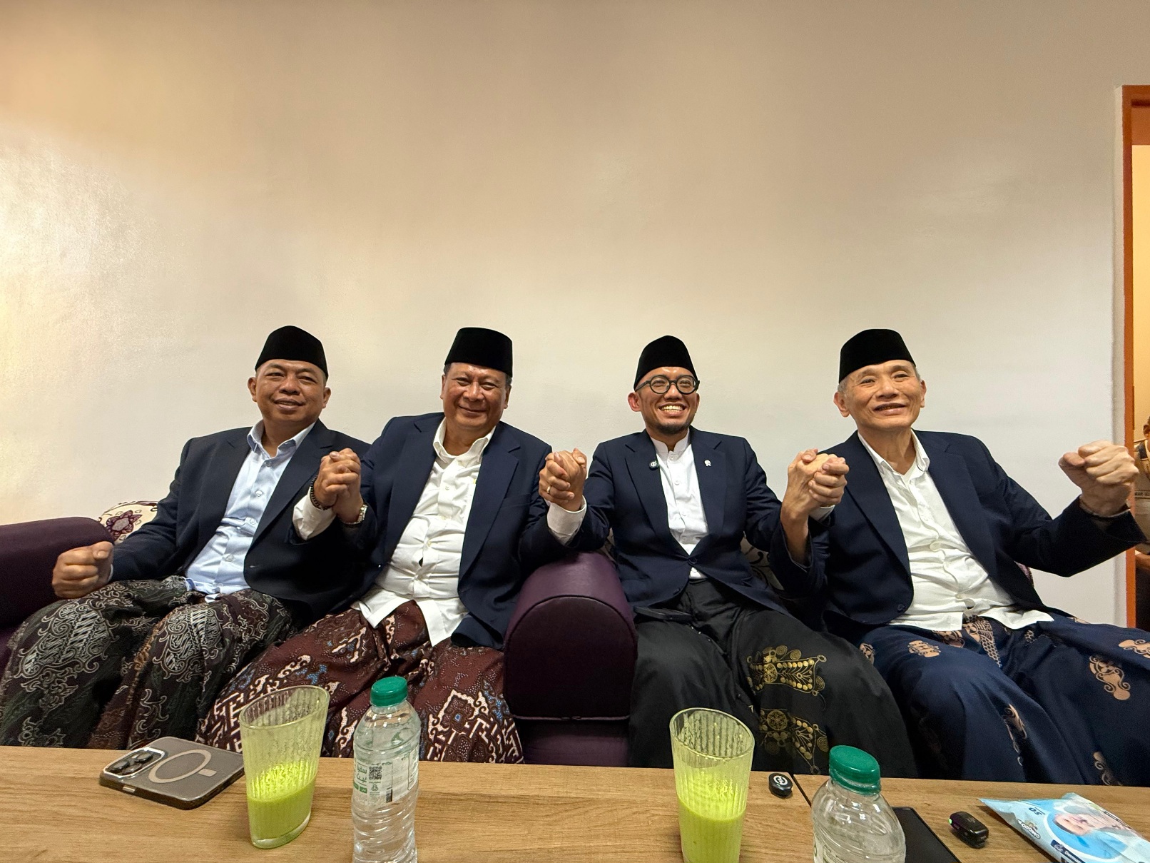Wamenhaj RI, Dahnil Anzar Simanjuntak bersama sejumlah tokoh yang tergabung dalam Amirul Hajj 2026 (Foto: SinPo.id/Kemenhaj RI)