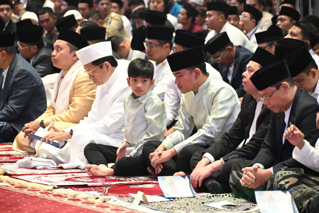 Wapres Gibran Rakabuming dan Keluarga melaksanakan Sholat Idul Adha 1447 H di Masjid Istiqlal (Ashar/Foto: Setwapres/SinPo.id)