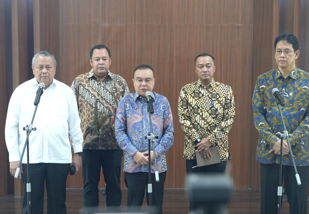 Pimpinan DPR Prof Sufmi Dasco Ahmad memberikan keterangan pers menyampaikan pemerintah perkuat sinergi pertumbuhan ekonomi nasional (Ashar/SinPo.id)